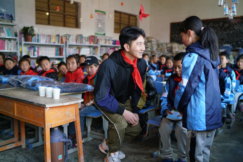 《最酷的世界》首曝角色剧照   周雨彤王东李宏毅开启都市成长治愈之旅